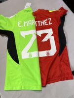 Camiseta AFA 3⭐ Dibu Martinez ROJO **NIÑO** - Imagen 3